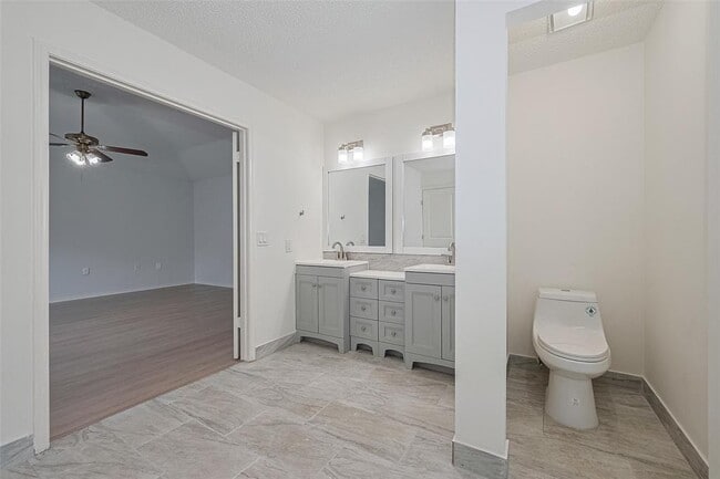 Building Photo - 3131 Double Lake Dr