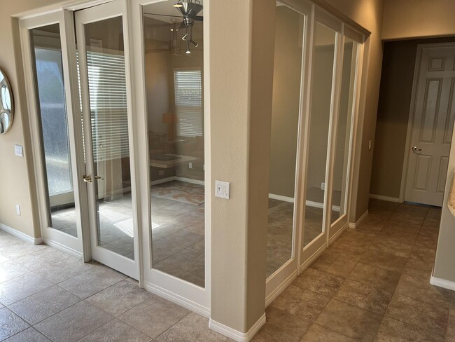 Building Photo - 59 Shoreline Dr