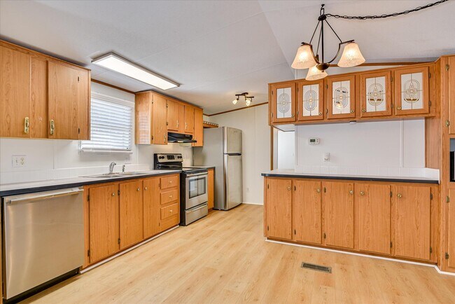 Building Photo - 892 W Five Notch Rd