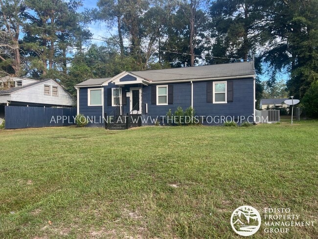 Building Photo - Renovated 3-Bedroom, 2-Bathroom Home with ...
