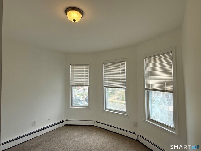 Building Photo - 153 Hollister Ave