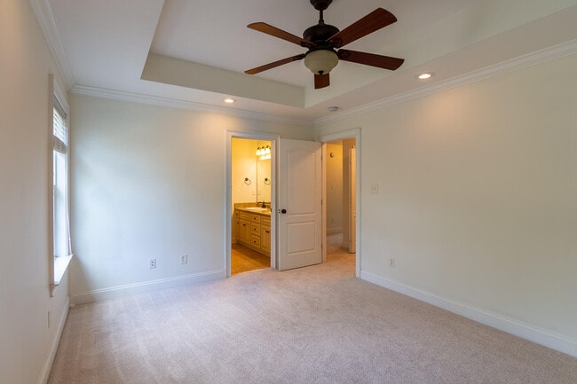 Building Photo - 2053 Dundee Way