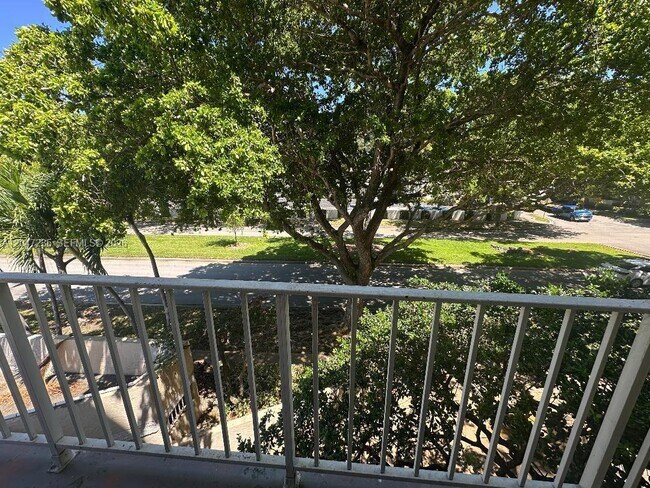 Building Photo - 1805 Sans Souci Blvd