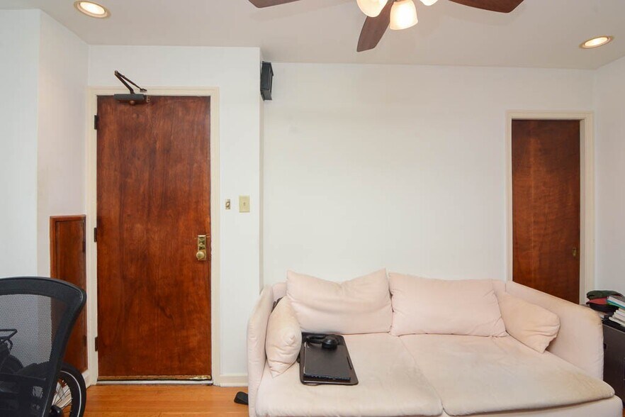 Building Photo - 2129 N Mozart St