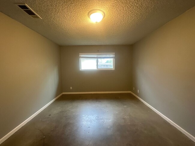 Building Photo - 1331 Frankfort Ct