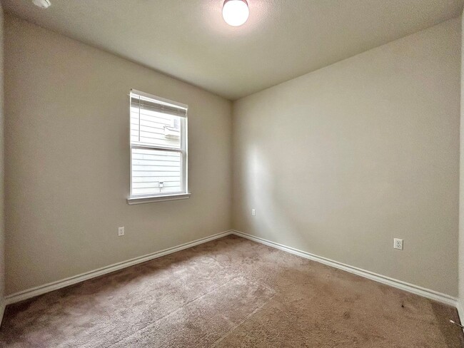 Building Photo - 12012 Saddle Rock Dr