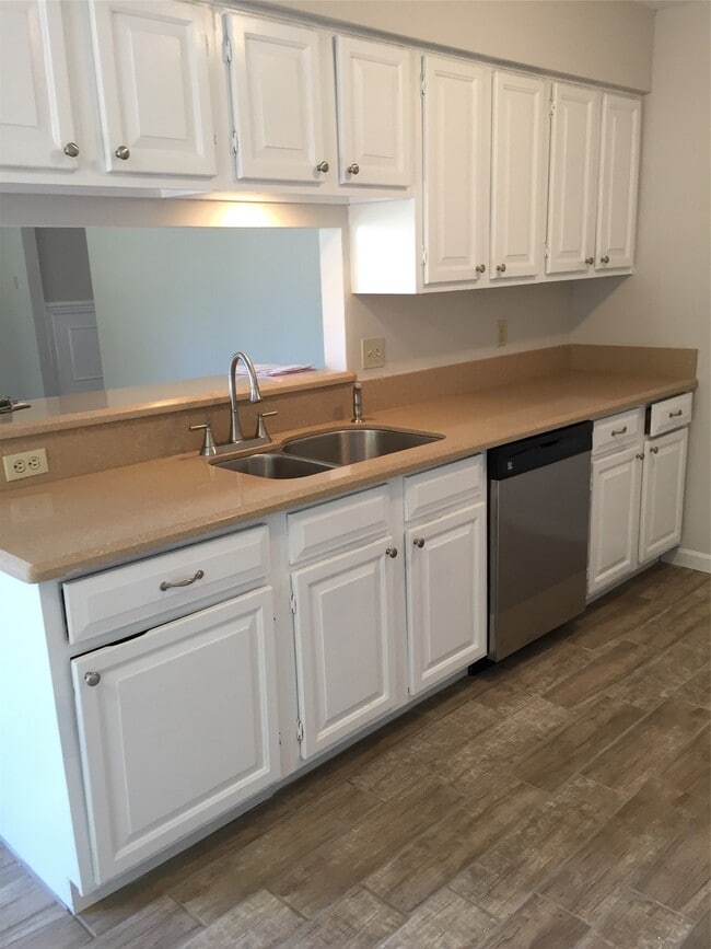 Building Photo - 5811 Woodmancote Dr