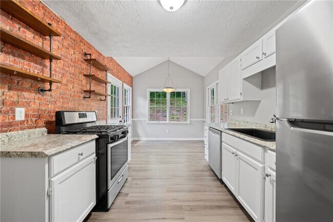 Building Photo - 5590 Princeton Oaks Dr