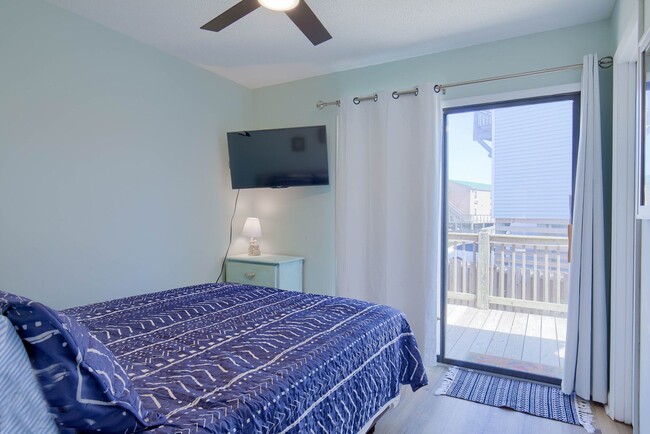Building Photo - FURNISHED OFF-SEASON MONTHLY RENTAL-STARTI...
