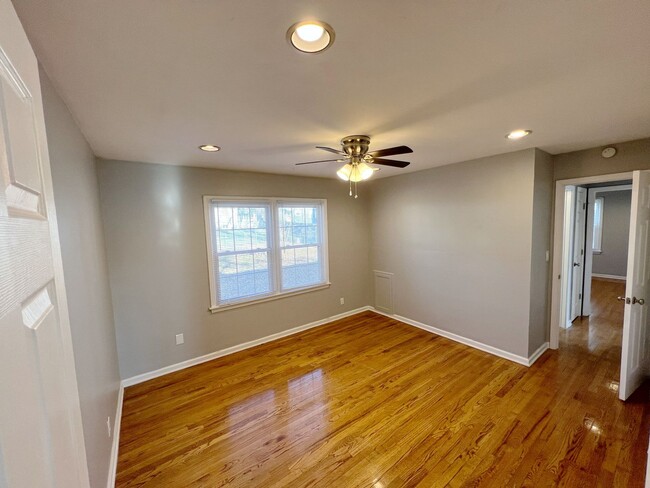 Building Photo - Cozy & Spacious 2-Bedroom Home Now Available