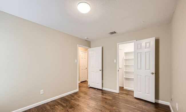 Building Photo - 2210 Sumac Dr