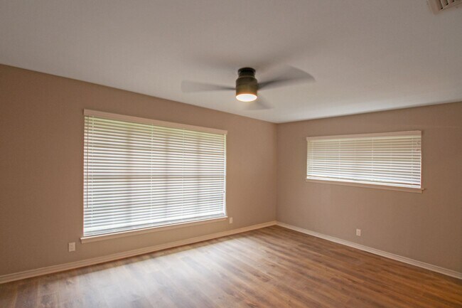 Building Photo - Coming Soon: Stunning 4-bedroom, 2-bath be...