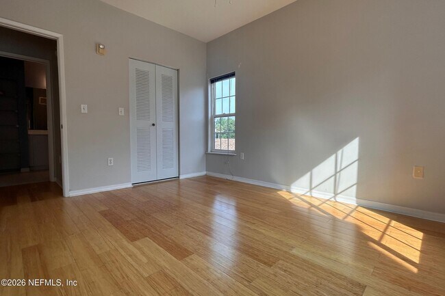 Building Photo - 610 Fairway Dr