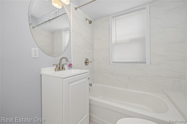 Building Photo - 3420 Fairmont Rd