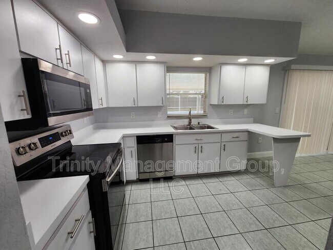 Building Photo - 13496 Wilburton St