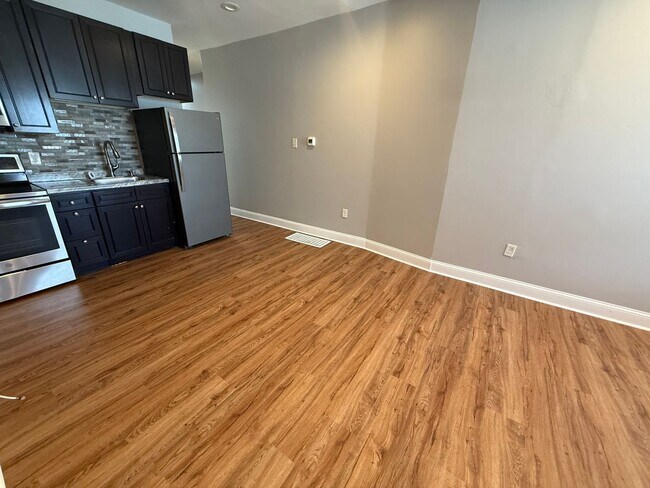 Building Photo - 5036 Sansom St