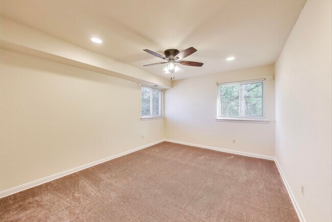 Building Photo - 5651 Kennedy St