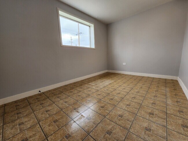 Building Photo - Bright 2 Bed / 1 Bath Apartment in Hammond — Water & Internet Included