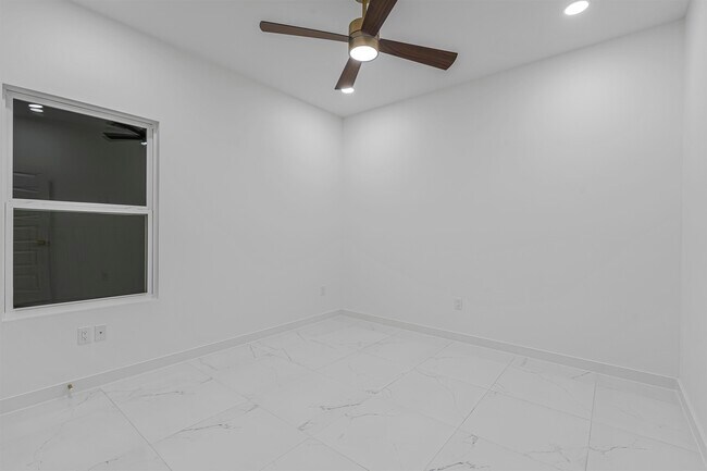 Building Photo - 3911 Yoyis St