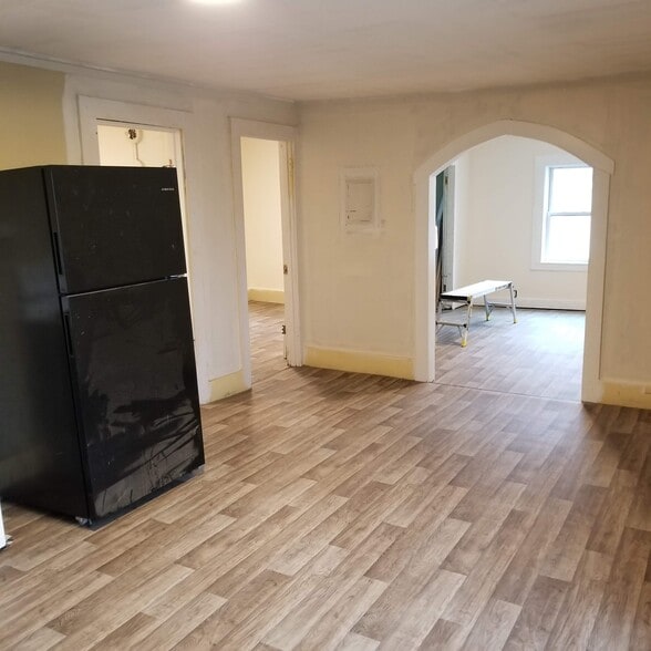 Building Photo - 398 Weaver St