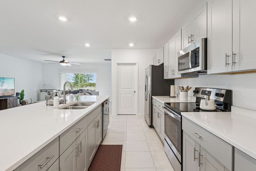 Building Photo - 1099 Calico Pointe Cir