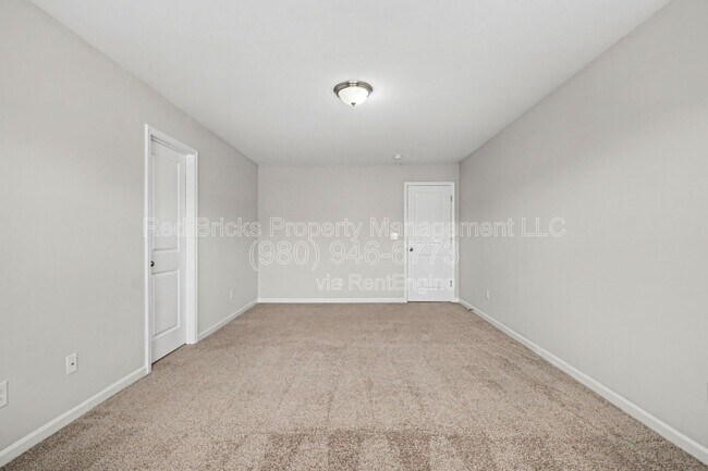 Building Photo - 7112 Harris Bay Rd