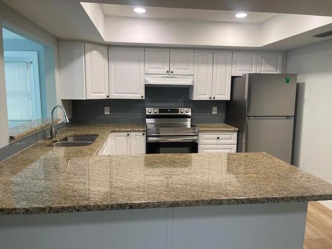 Building Photo - 11737 Inverness Cir