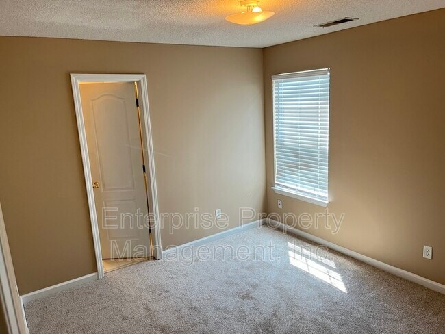 Building Photo - 9221 Lazzini Cove