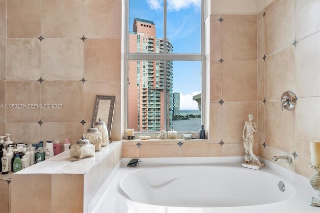 Building Photo - 3340 NE 190th St