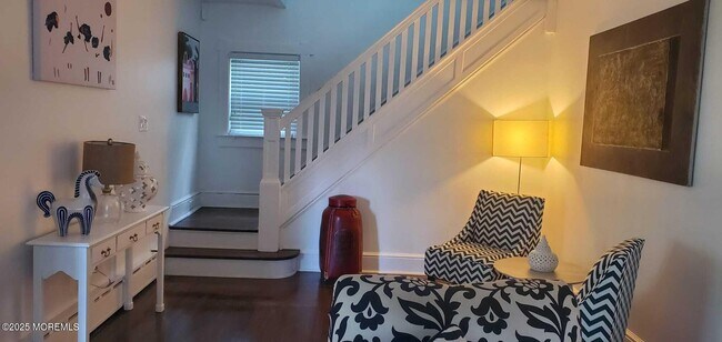 Building Photo - 393 N Bath Ave