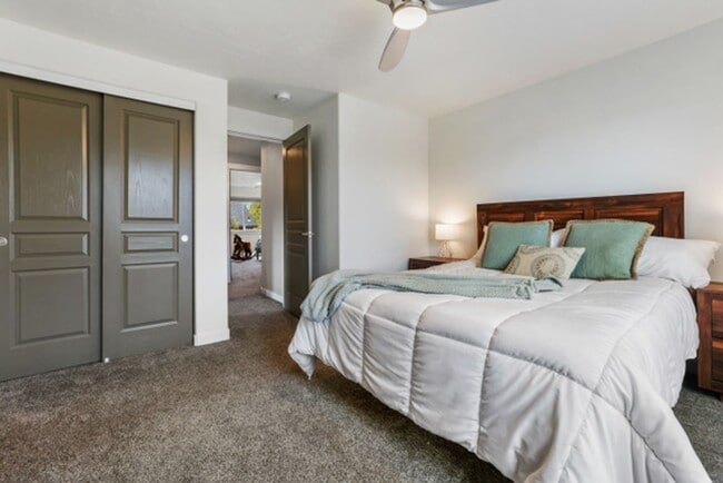 Building Photo - Beautiful home in SW Bend!  Large fenced i...