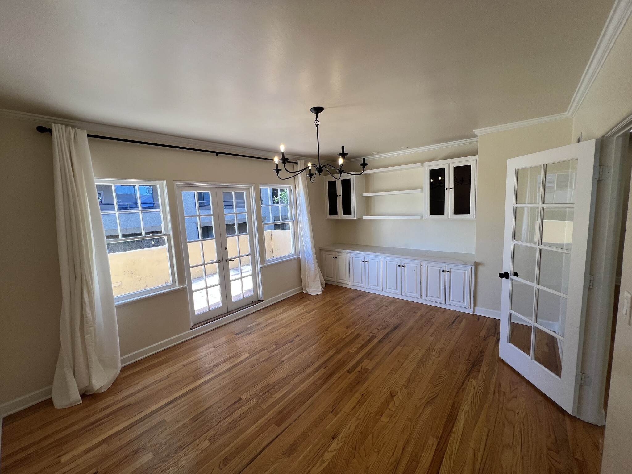 Bonus / Dining room with Exterior Patio Balcony doors - 2528 Front St