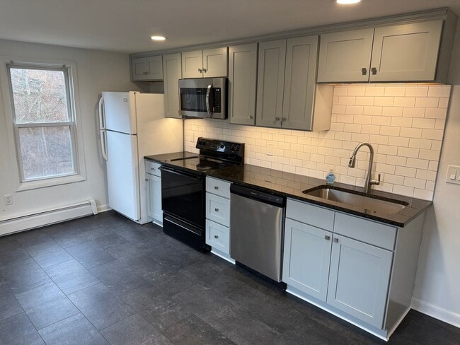 Building Photo - Economical twin home with great natural light, fresh paint, yard, creek