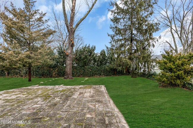 Building Photo - 1230 Dove St