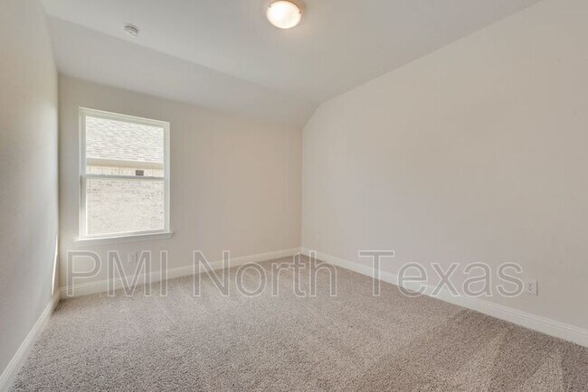 Building Photo - 505 Portina Dr