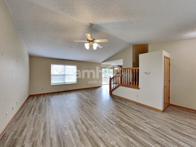 Building Photo - 6870 Laburnum Dr