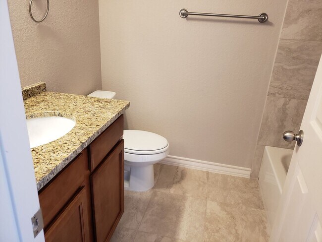 Building Photo - Townhome for rent