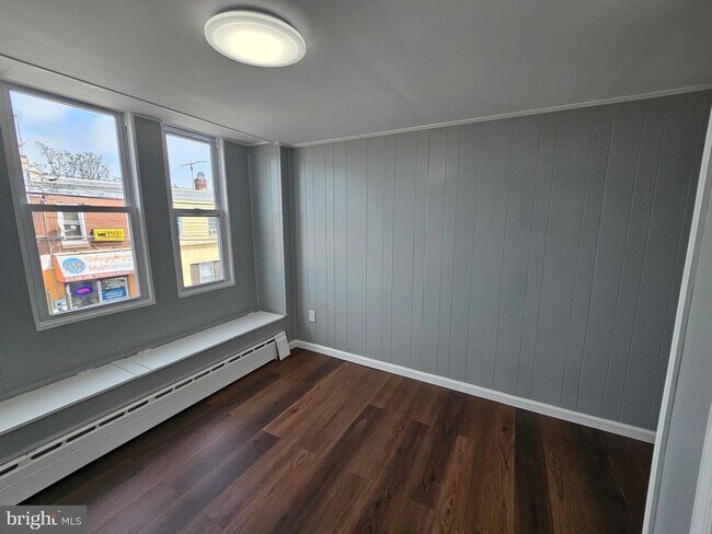 Building Photo - 752 E Tioga St