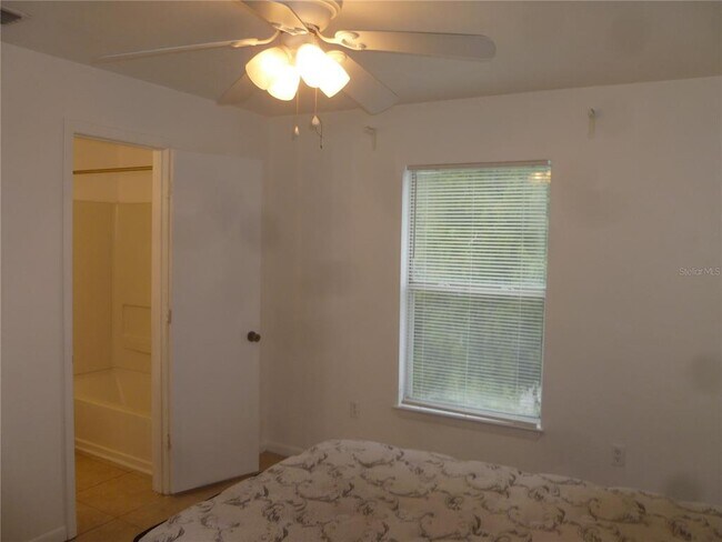 Building Photo - 3800 SW 20th Ave