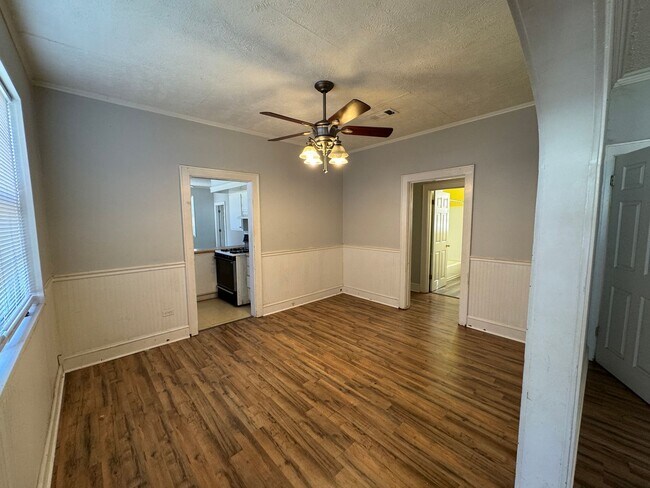 Building Photo - Cute Corner lot... Walks in downtown Bossier City