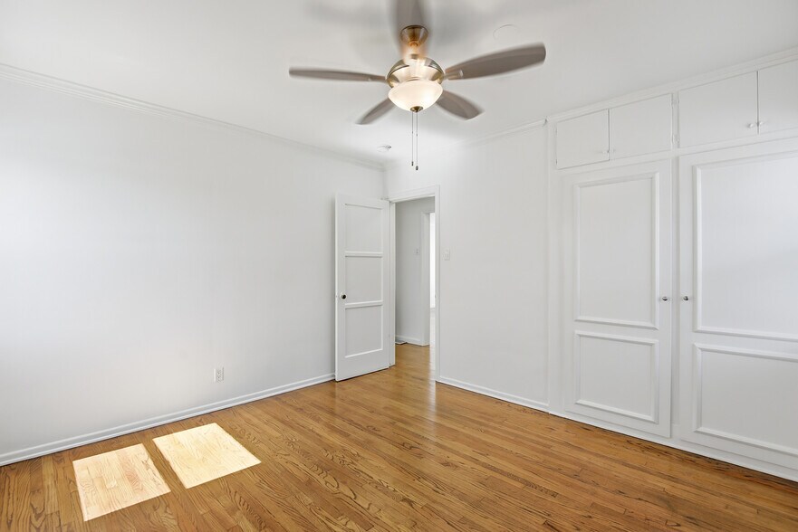 Building Photo - 722 1/2 N Edinburgh Ave