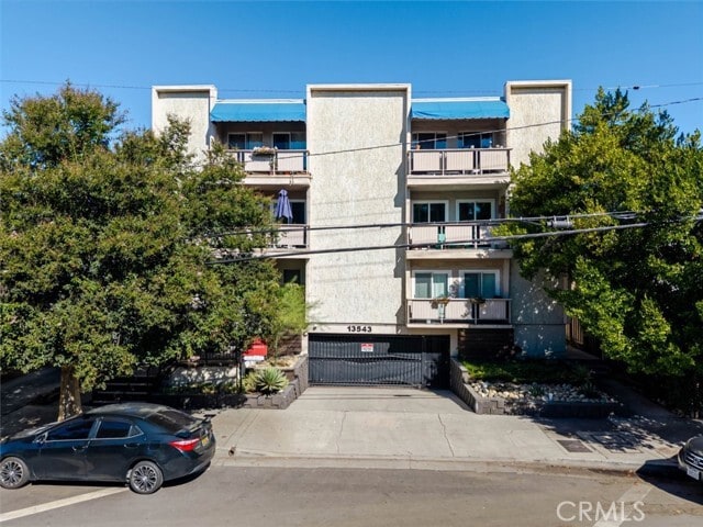 Building Photo - 13543 Moorpark St