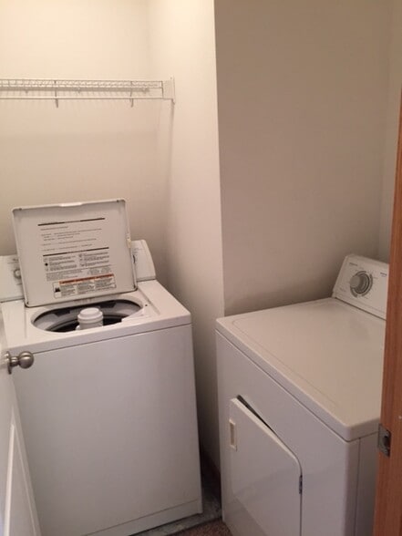 Full laundry - 3055 SW Arlan Ln