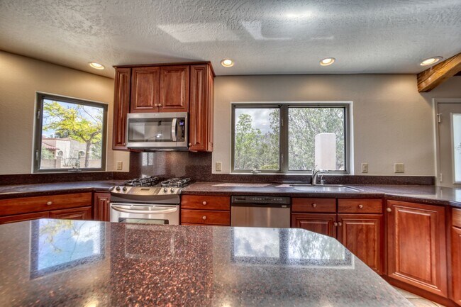 Building Photo - Beauty on Bowstring Drive