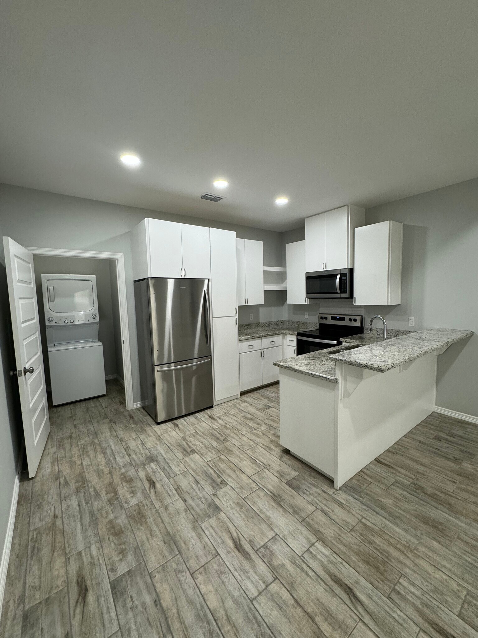 Building Photo - 1401 W Heritage Dr