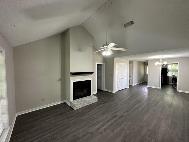 Building Photo - 108 Briarmeade Dr