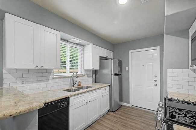 Building Photo - 6343 Maple Hill Dr