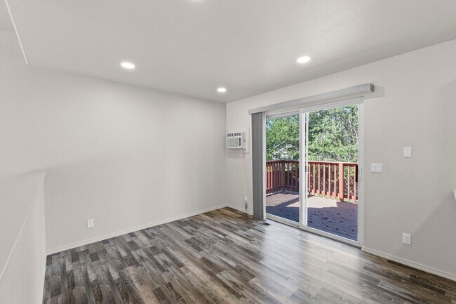 Building Photo - Post Falls ID Multi-Level Home for Rent