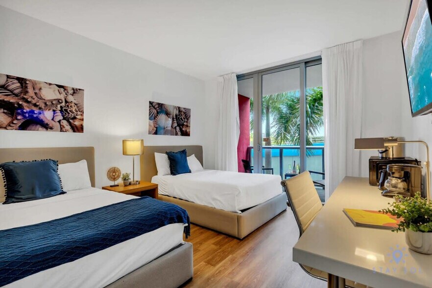 Primary Photo - 2602 E Hallandale Beach Blvd