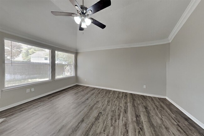 Building Photo - 20423 Drakewood Dr